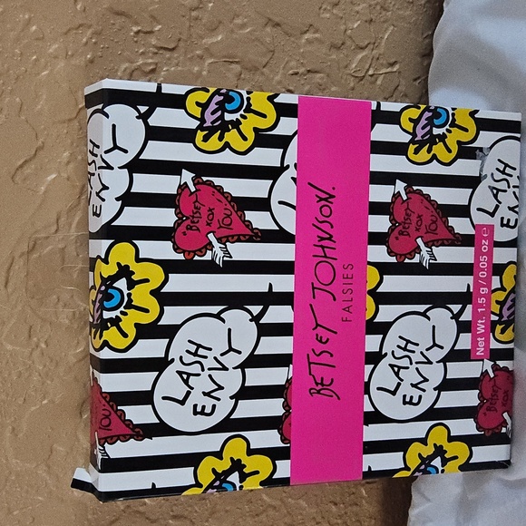 NWT BETSEY JOHNSON FALSIES - Picture 2 of 3